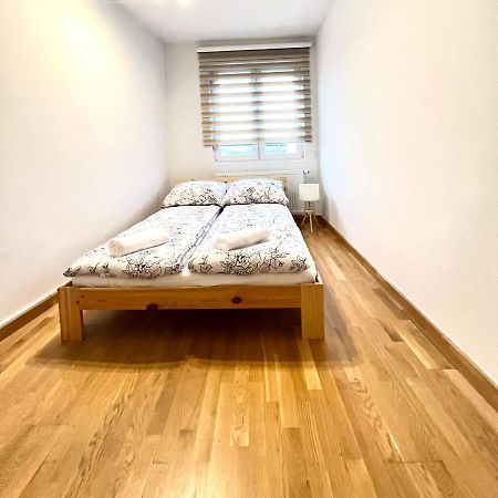 Spacious Apartment With Terrace Вена Экстерьер фото