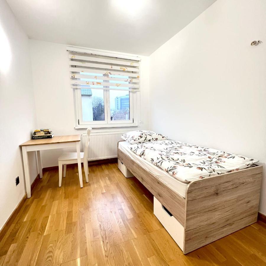 Spacious Apartment With Terrace Вена Экстерьер фото